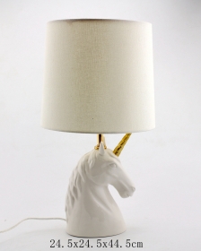 lâmpada de mesa de unicórnio cerâmico branco