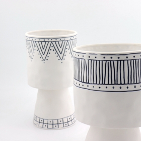 conjunto de 2 vaso de cerâmica pintado à mão matt white and blue stripes