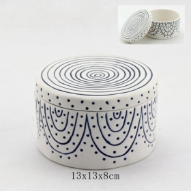 caixa cerâmica cerâmica branca e tampa azul