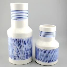 vaso branco e azul cerâmico