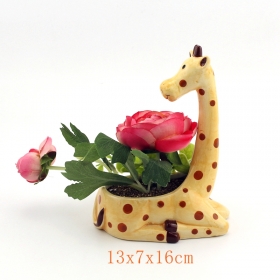 plantador de girafa cerâmico com flores de seda